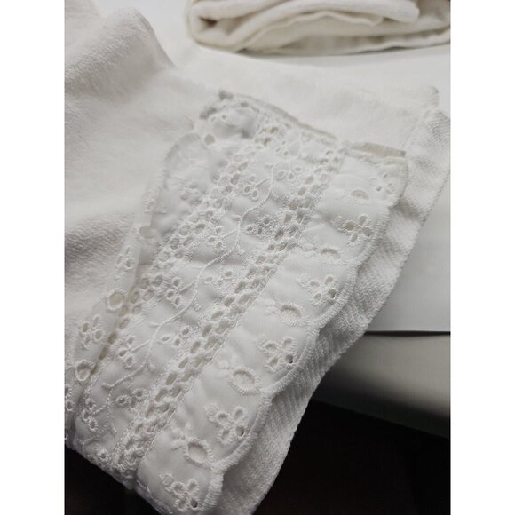 Vintage Trousseau (USA) Towels Lot Of 2 White Crocheted Edge Embroidered 48x25 - Picture 4 of 10
